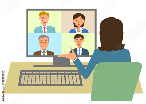 オンラインで打ち合わせをする女性社員
