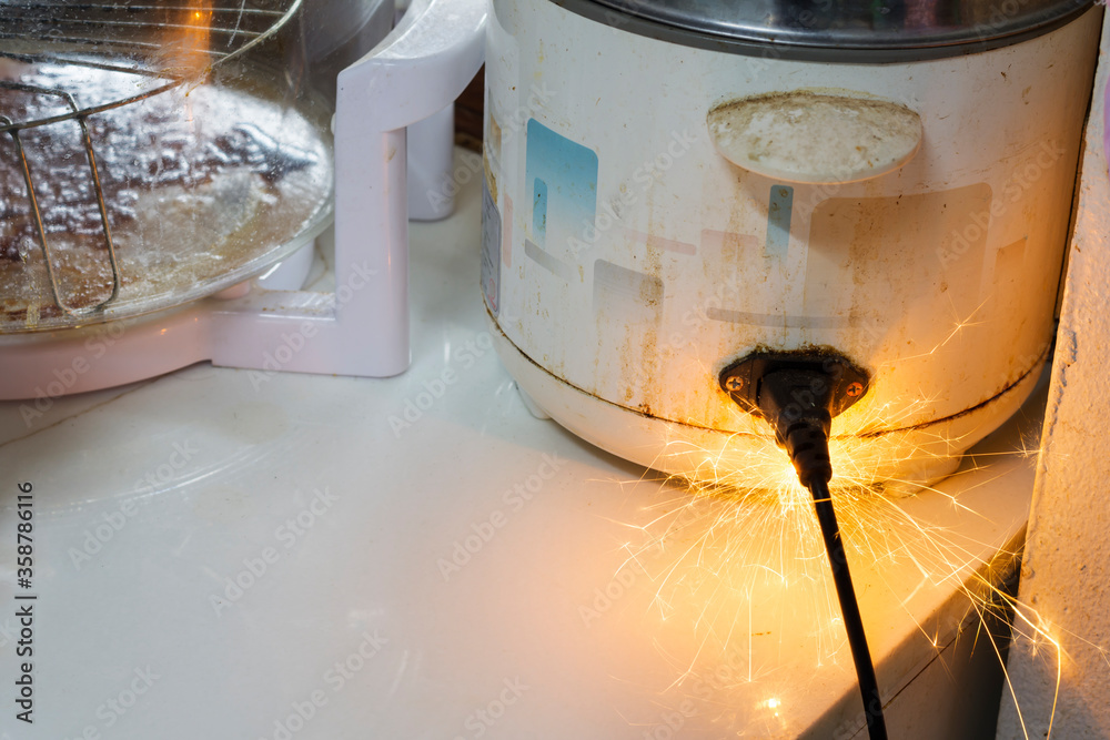 Foto de Electric shock, plug, rice cooker Therefore causing sparks