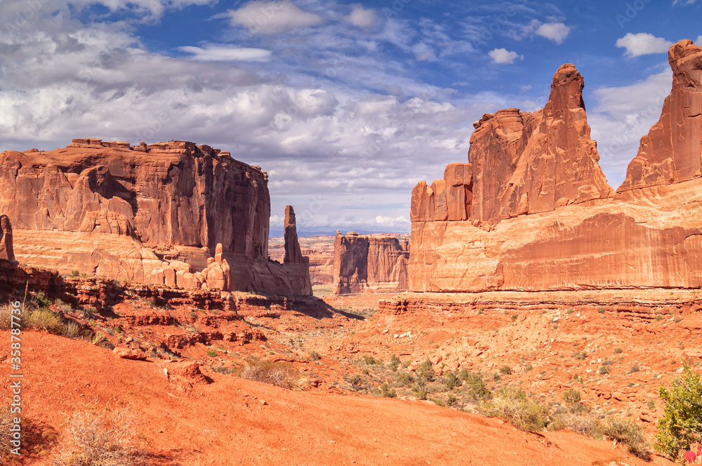 Travel through the national parks of the southwestern United States: the trail Park Avenue in the Arches national park, Utah.