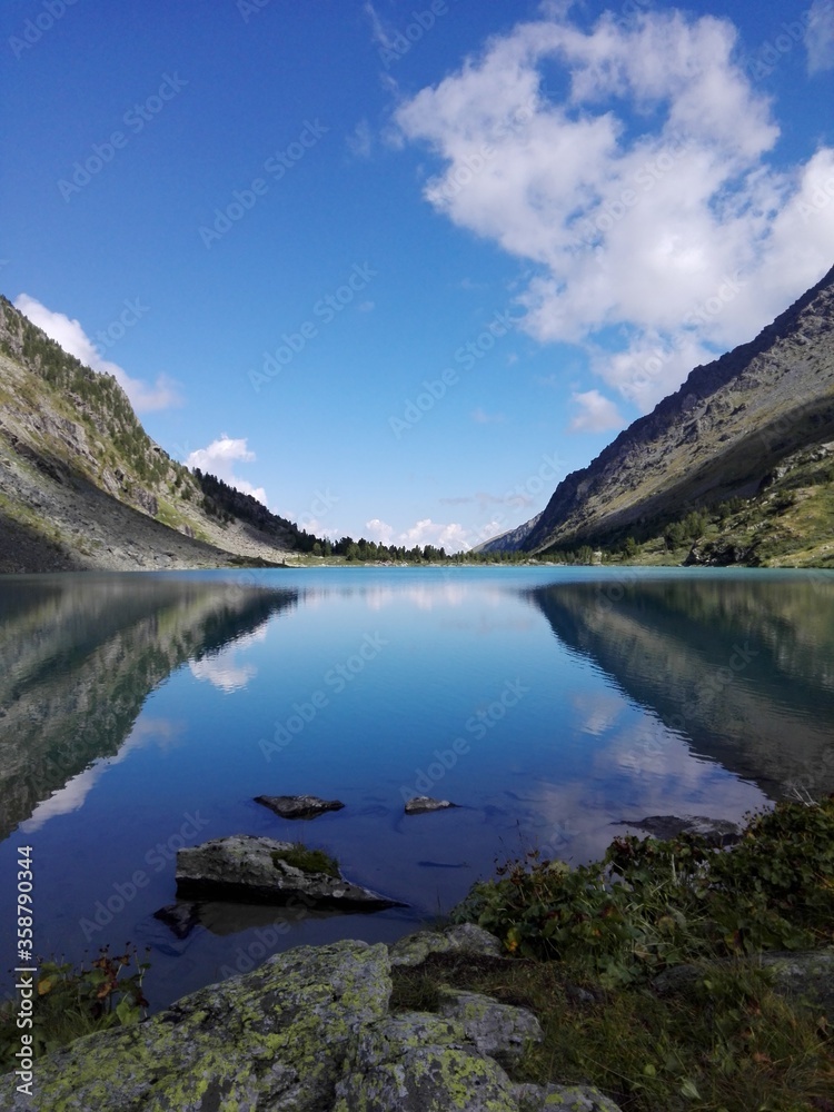 Mirror mountain lake