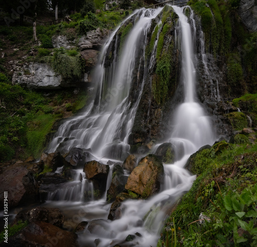 Beatus H  hle Berner Oberland Schweiz Interlaken. Wasserfall vor H  hle 