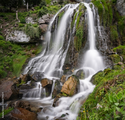 Beatus H  hle Berner Oberland Schweiz Interlaken. Wasserfall vor H  hle Langzeit Belichtung longtime exposure 