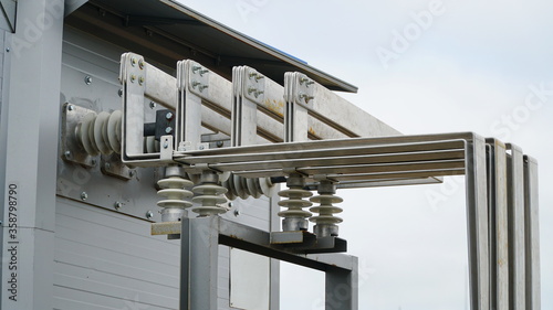 Busbar High Voltage. The high-voltage switch, high voltage element of the cell, an electrical isolator. Low voltage busbar.