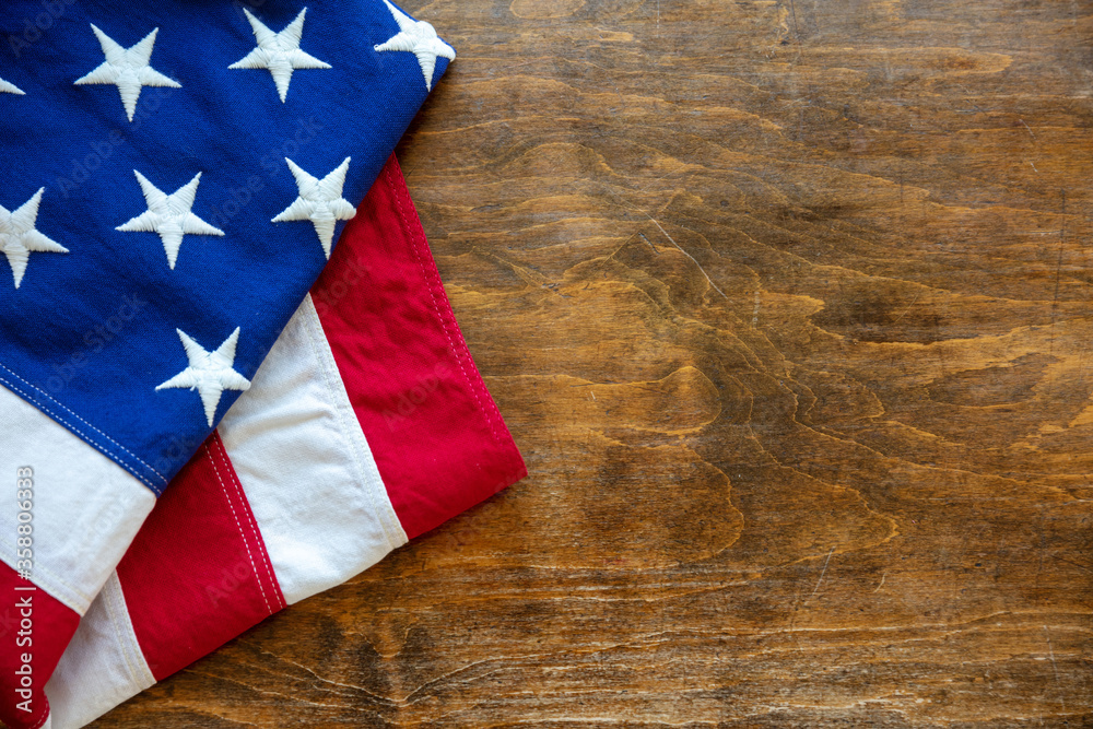 Obraz premium USA flag, US of America sign symbol on wood, top view