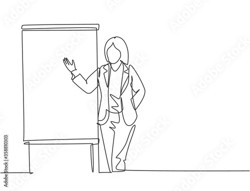 One single line drawing of young businesswoman presenting new golden rules of company to the workers. Effective training presentation concept continuous line draw graphic design vector illustration
