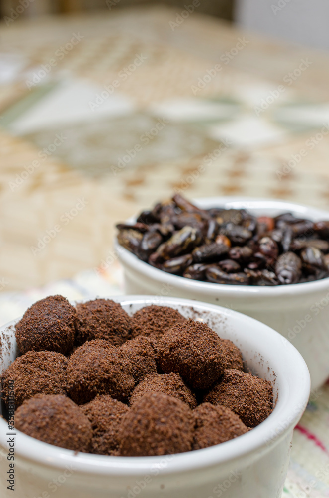 Bolinhas de chocolate com cacau da Bahia Bolinhas de chocolate com cacau da Bahia