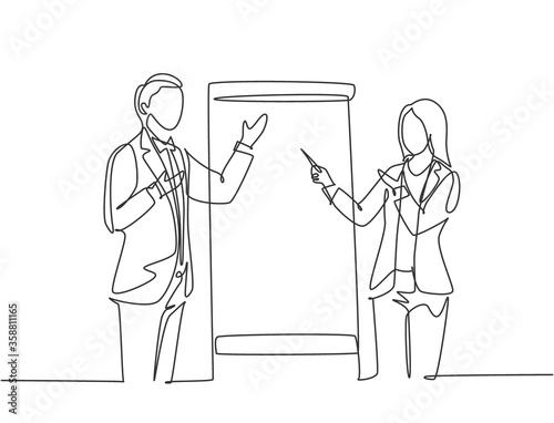 Single continuous line drawing of young happy male and female business coach speaking in front of the class. Coaching course and meeting concept one line draw design graphic vector illustration