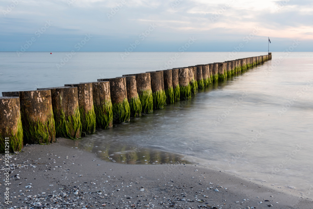 Wellenbrecher, Buhnen, Ostsee