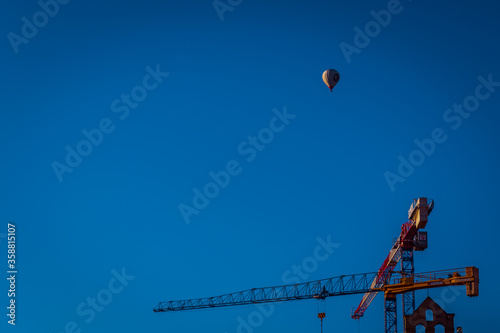 Obraz na płótnie FLORENCE, TUSCANY / ITALY - DECEMBER 27 2019: Balloon in the sky in Florence w salonie