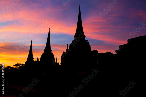 Sunset at Three Chedi, Phra Nakhon Si Ayutthaya Historical Park, Thailand © Benzine