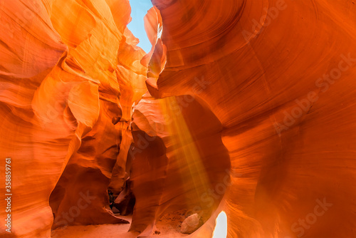 Billede på lærred A shaft of light strikes the bottom of the canyon wall in lower Antelope Canyon,
