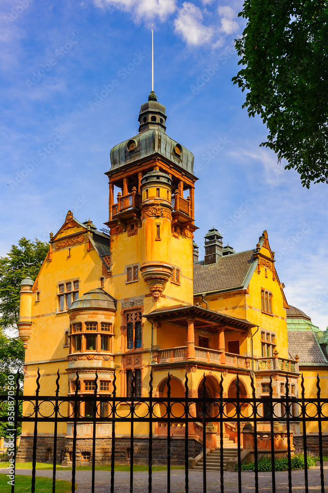 Fototapeta premium Beyautiful yellow castle in Stockholm, Sweden