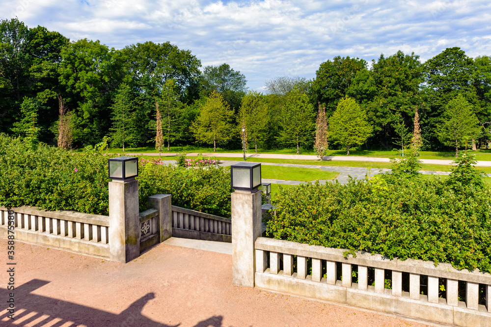 It's Frogner Park, a public park located in the borough of Frogner in Oslo, Norway, and historically part of Frogner Manor. It's Frogner Park, a public park located in the borough of Frogner in Oslo, Norway, and historically part of Frogner Manor.