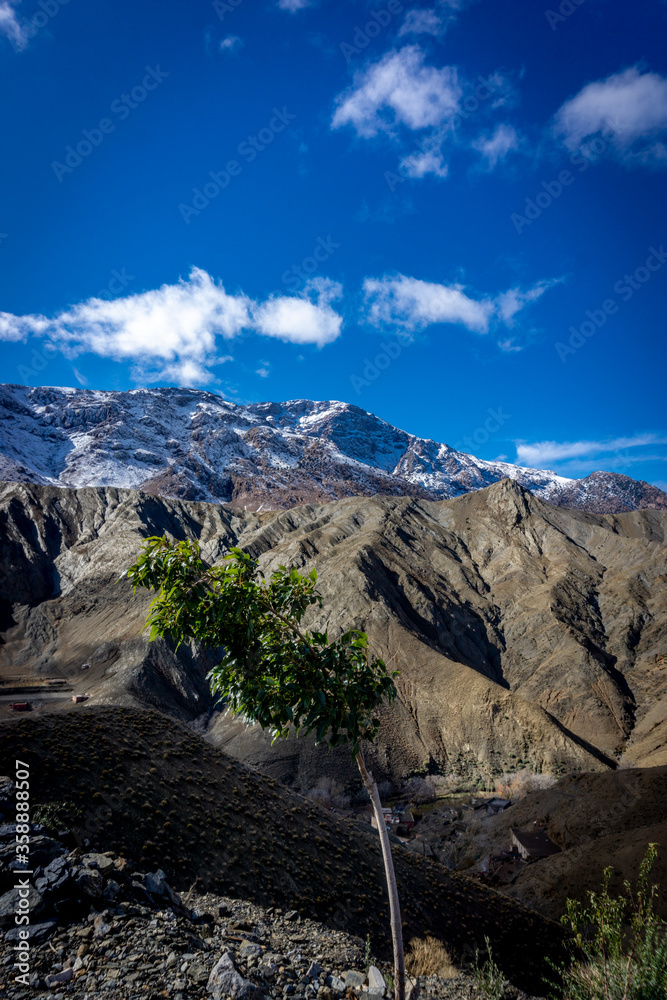 Fototapeta premium Tichka - Mountain road through the Tizi-n-Tichka pass in the Atlas Mountains, Morocco. This mountain pass is connecting Marrakesh to the city of Ouarzazate.