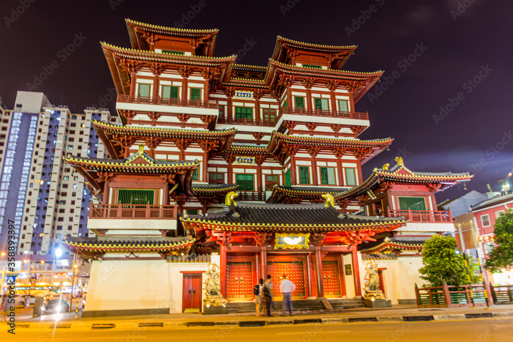 Buddha Tooth Relic Temple in the Chinatown of Singapore