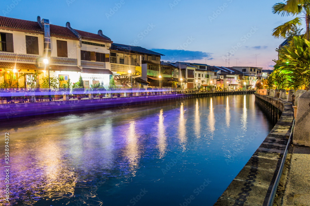 Naklejka premium Evening view of the Malacca River in Malacca (Melaka), Malaysia