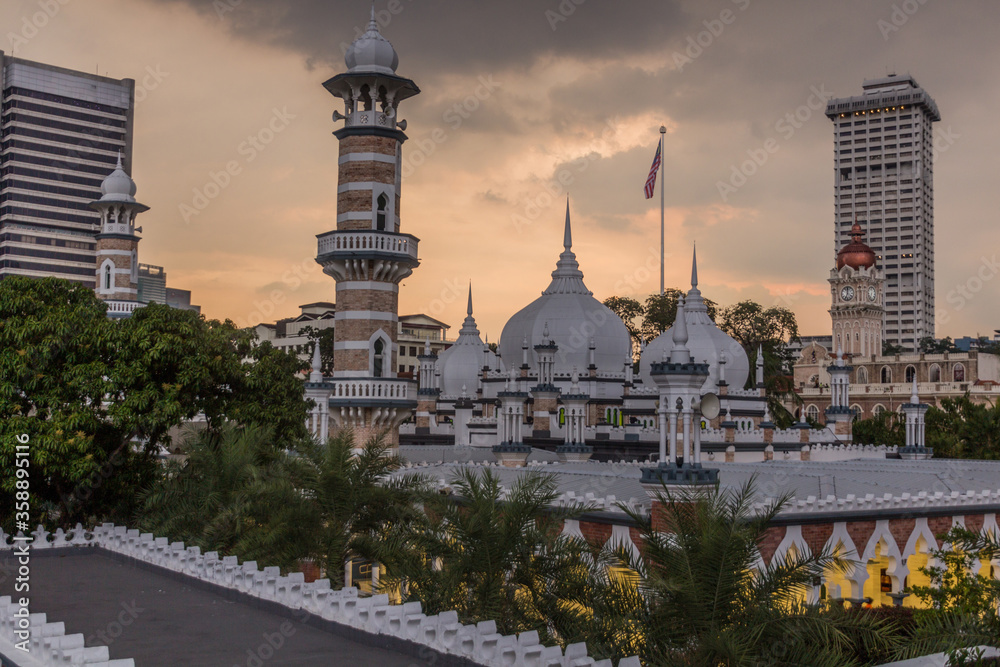 Obraz premium Masjid Jamek mosque in Kuala Lumpur, Malaysia