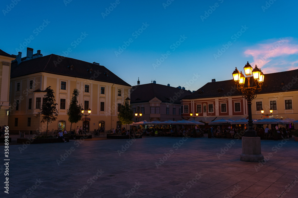 Obraz premium It's Main Square of Gyor in the evening