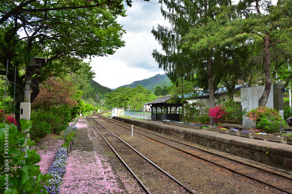 Fototapeta premium わたらせ渓谷鉄道の神戸駅