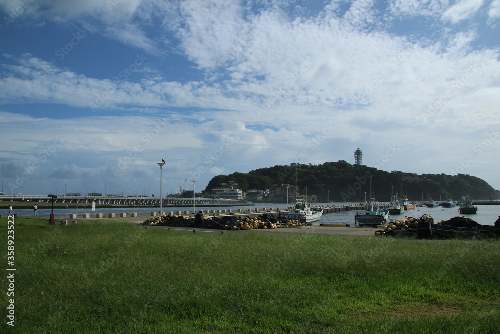片瀬漁港から見る江ノ島