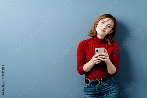 Canvas Print Happy friendly young woman with a sweet smile