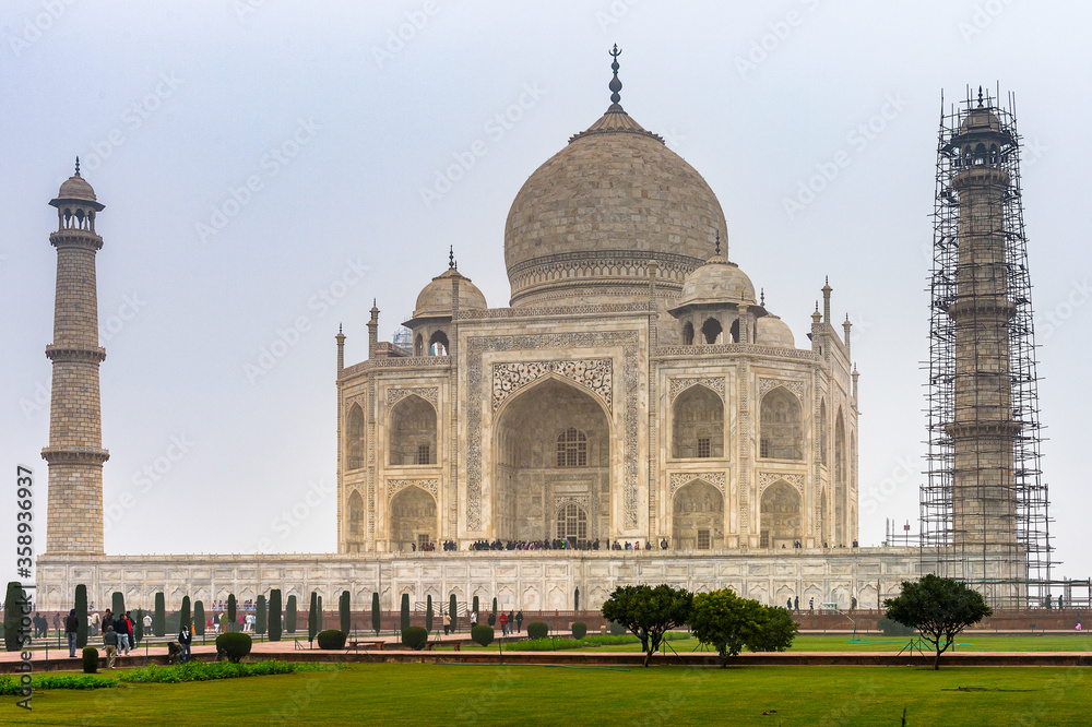 It's Taj Mahal (Crown of Palaces), an ivory-white marble mausoleum on the south bank of the Yamuna river in Agra.