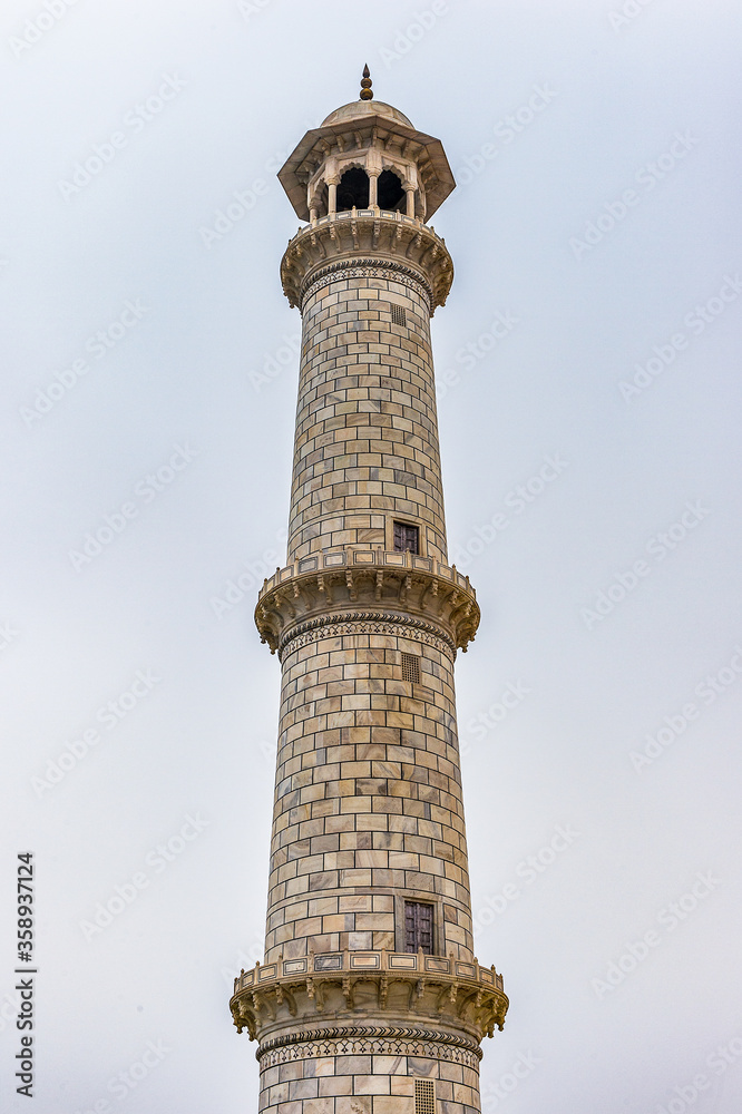 It's Minaret at the Taj Mahal (Crown of Palaces), an ivory-white marble mausoleum on the south bank of the Yamuna river in Agra.