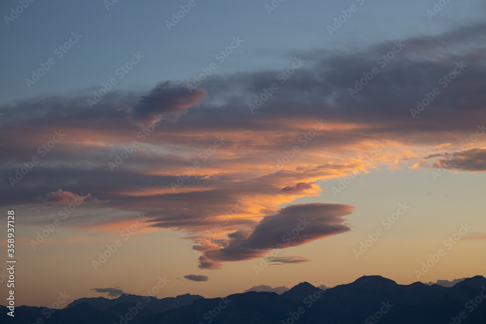 amazing sunset and fluffy clouds background amazing sunset and fluffy clouds background
