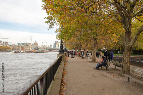 Fototapeta Naklejka Na Ścianę i Meble -  A view to river Thames in London, in South Bank area