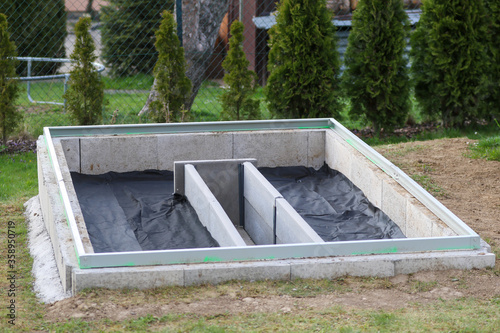Preparation of foundations and internal sidewalk for the greenhouse.
