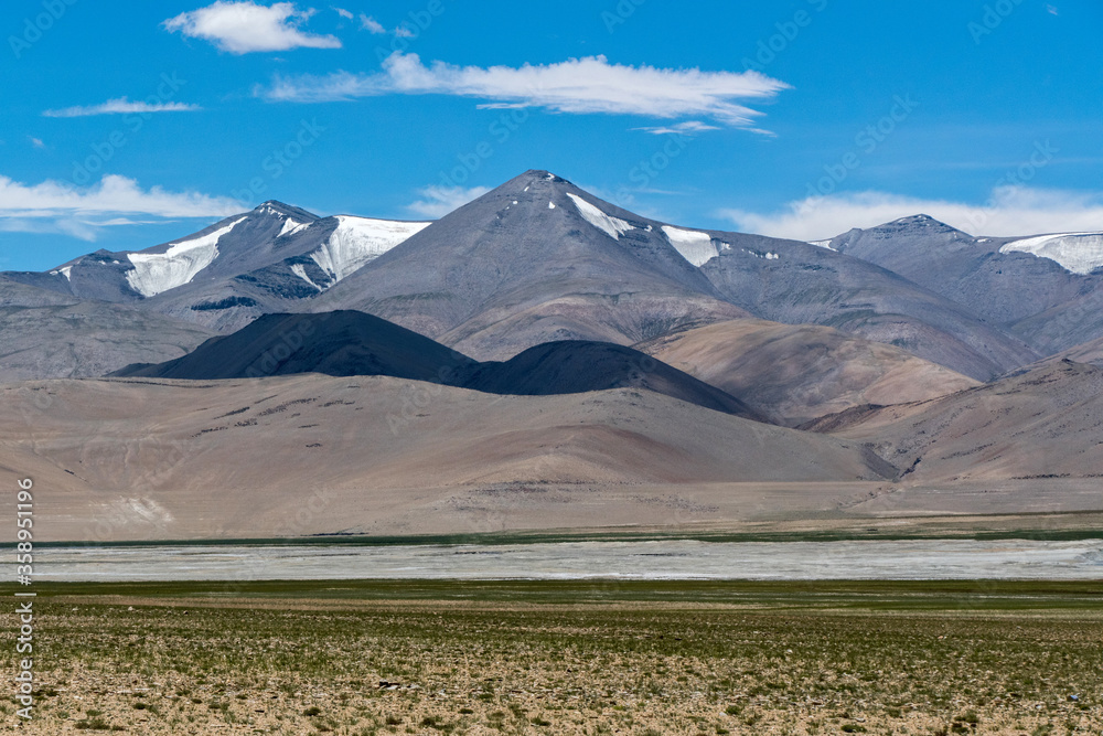 Fototapeta premium Kar Lake, Leh Ladakh, India