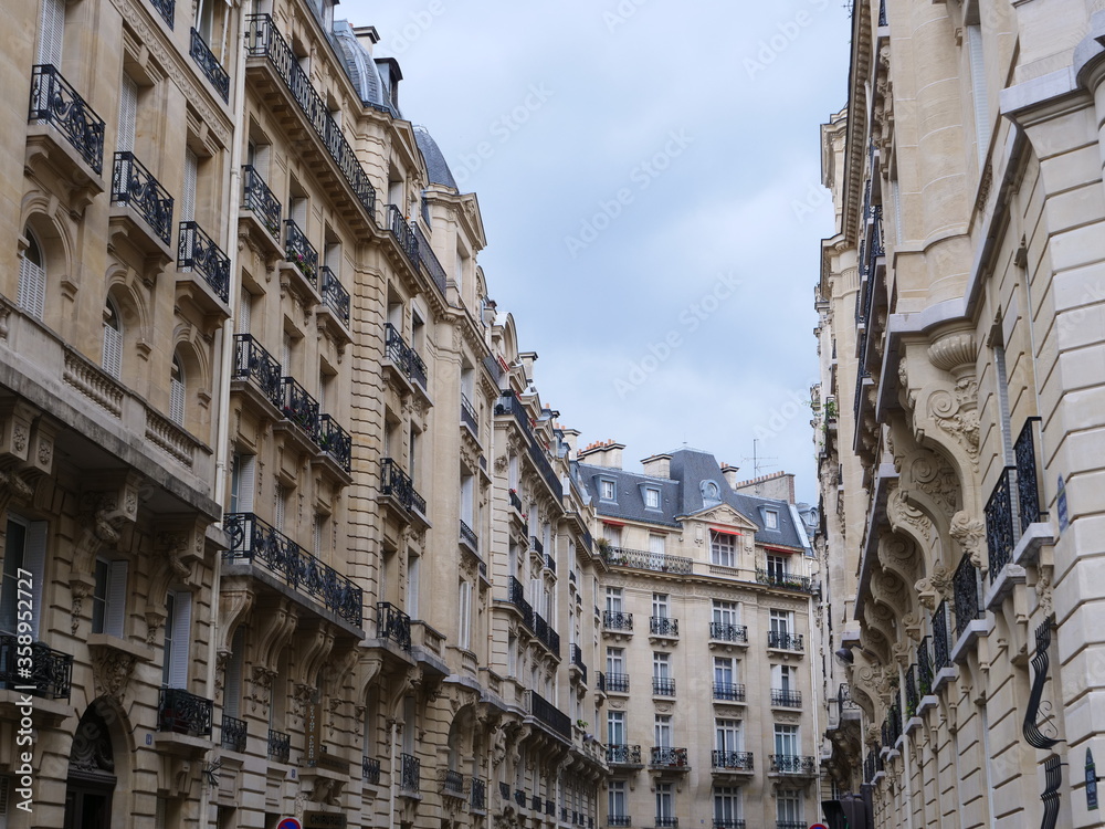 Buildings in the 16th district of Paris. (19th June 2020)