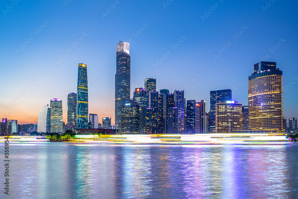 Fototapeta premium Wgląd nocy miasta Guangzhou w Chinach