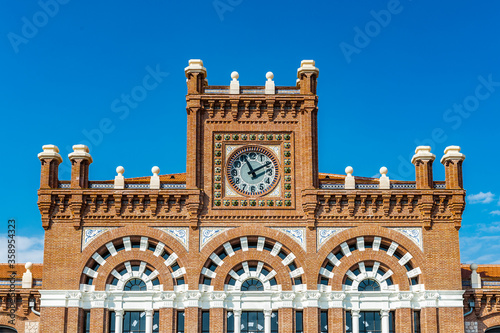 Obraz na płótnie It's Railway station of RENFE in Aranjuez, Spain. RENFE is the main railway operator in Spain. w salonie