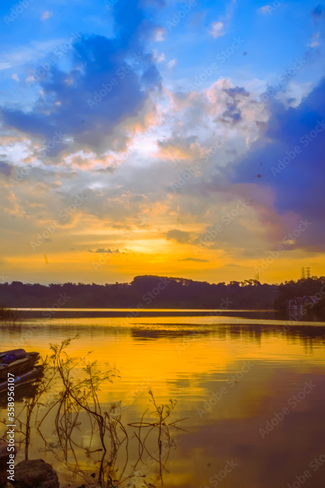 Obraz premium sunset over the river