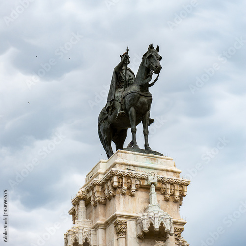 It's Bronze equestrian statue of Ferdinand III of Castile in the Plaza Nueva, Sevilla
