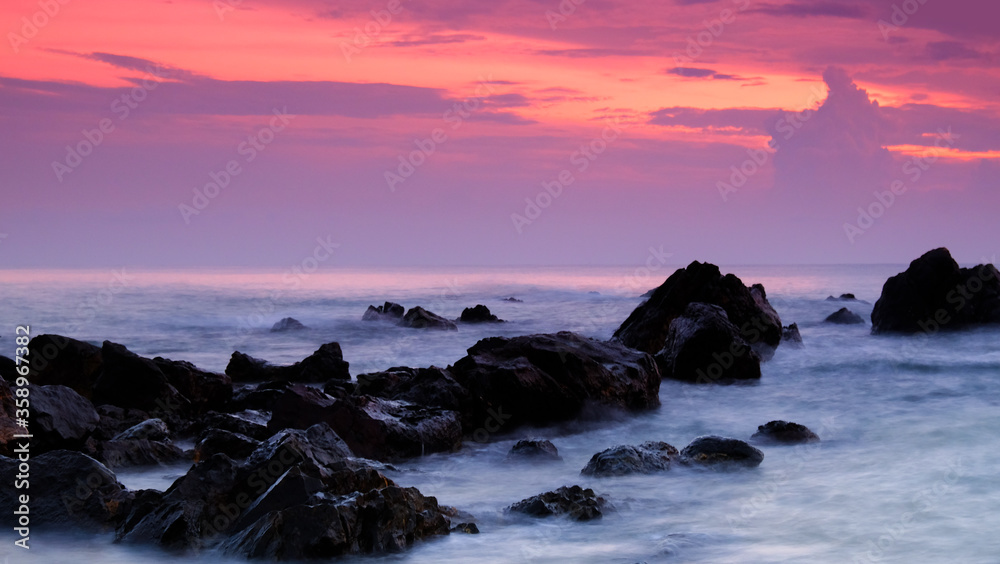 Fototapeta premium Early morning view at the beach