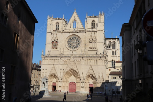 La façade de la cathédrale Saint Jean à Lyon, place Saint Jean, ville de Lyon, département du Rhône, France