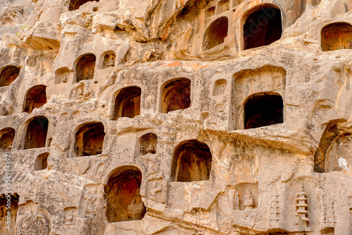 Obraz na płótnie It's Caves at the Longmen Grottoes ( Dragon's Gate Grottoes) or Longmen Caves.UNESCO World Heritage of tens of thousands of statues of Buddha and his disciples w salonie