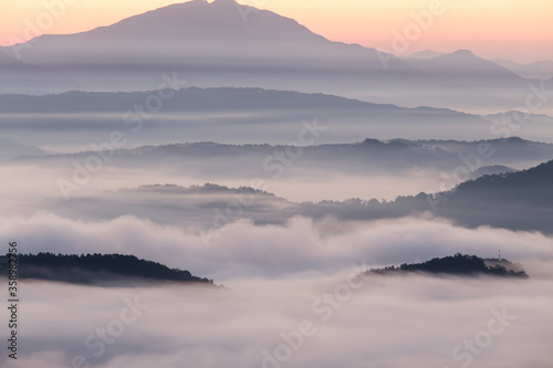 There was a cloud of clouds in the morning. © hyeri