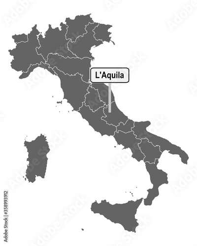 Landkarte von Italien mit Ortsschild von L´Aquila