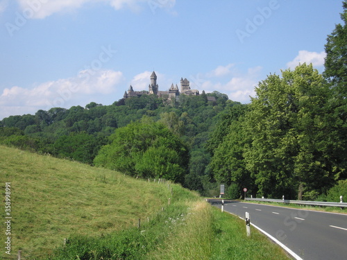 Stadt Braunfels Blick auf Schloss Braunfels, wie ein Märschenschloss