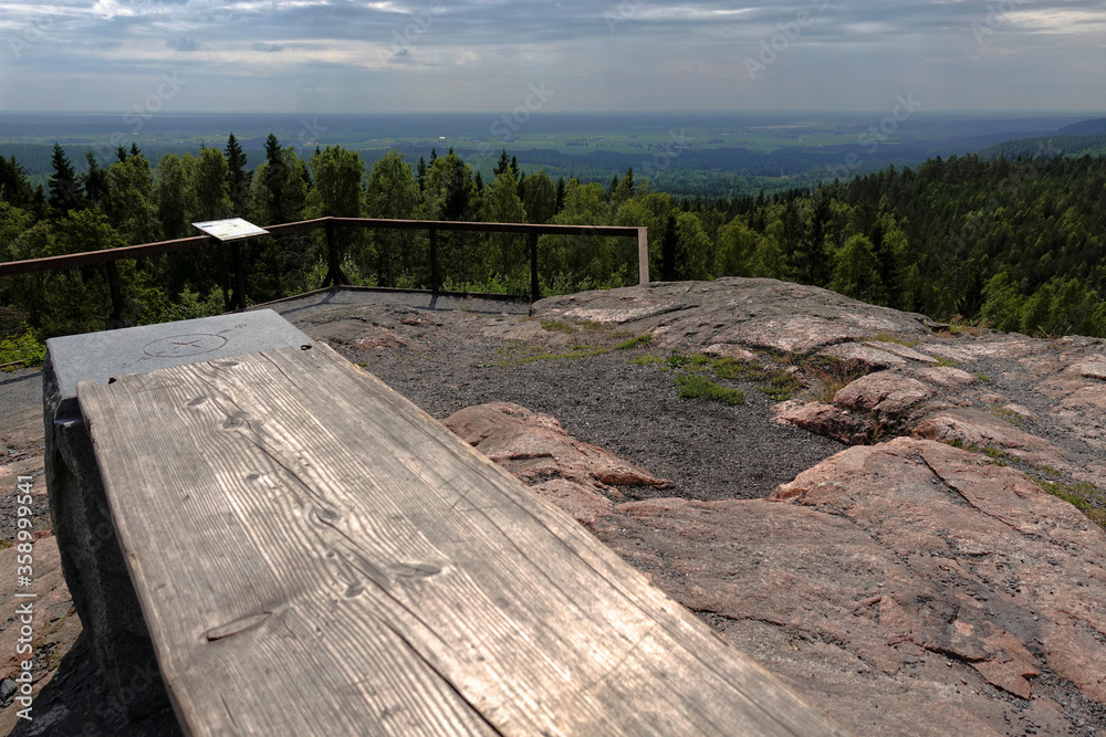Fototapeta premium Rusakulan utanför Örebro med utsikt över Örebro