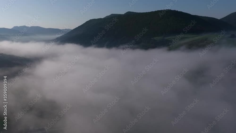 Paisaje aéreo entre las nubes y la naturaleza. Paisaje aéreo entre las nubes y la naturaleza.