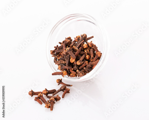 Wallpaper Mural cloves and allspice in transparent bowls, isolated on a white background Torontodigital.ca
