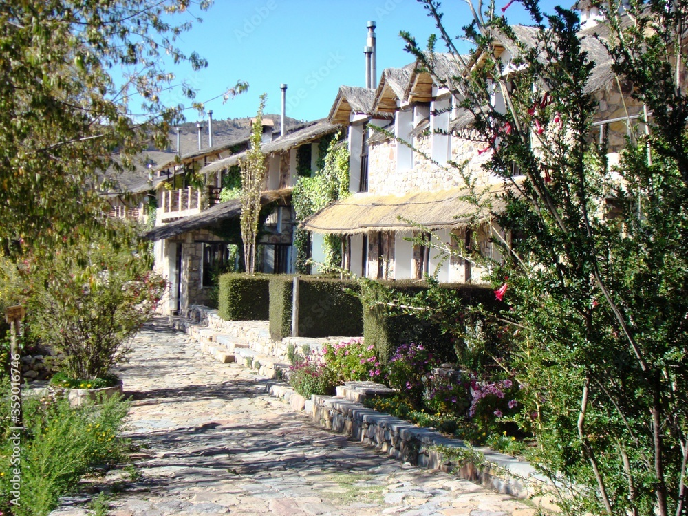 Obraz premium Hotel Isla Suasi on Suasi Island (Titicaca Lake, Peru)