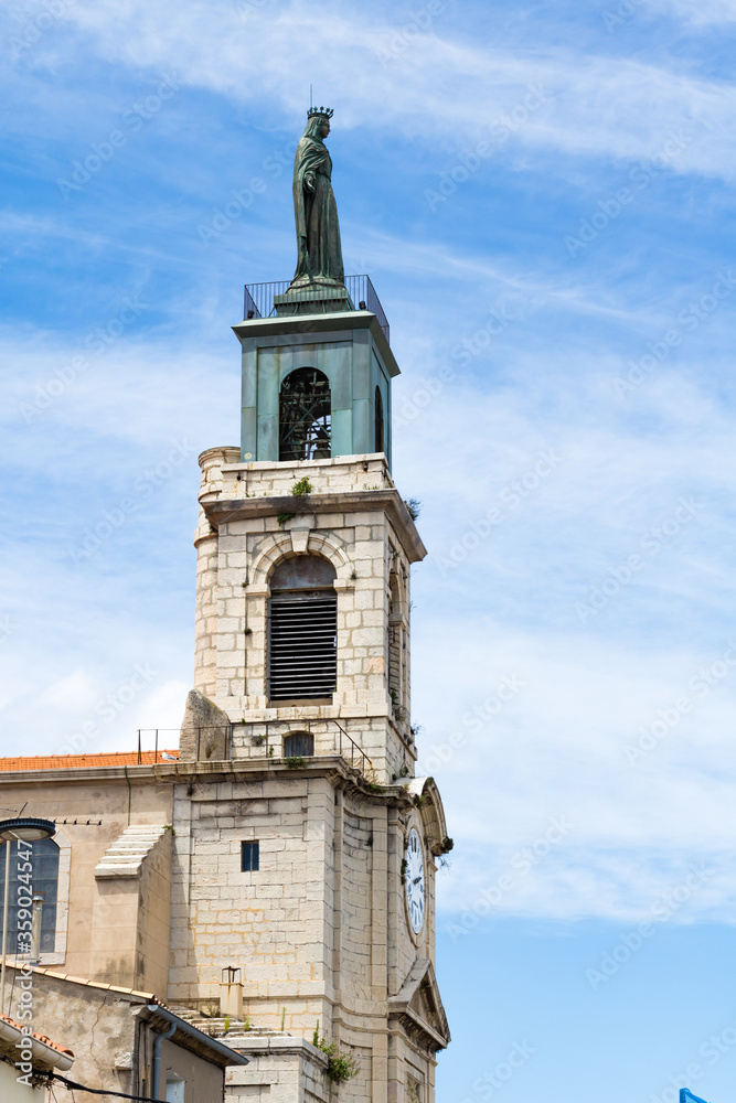 Église décanale Saint-Louis de Sète et son clocher (Occitanie, France)