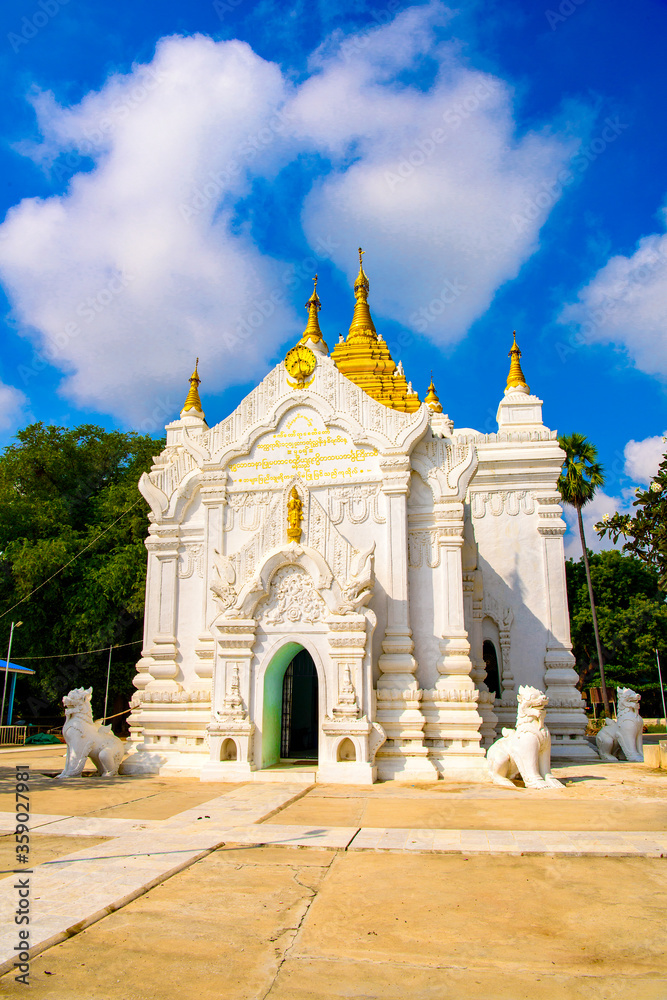 It's Sat Taw Tar Pagoda, one of the attractions of Mingun, Sagaing Region, north-west Myanmar (Burma) It's Sat Taw Tar Pagoda, one of the attractions of Mingun, Sagaing Region, north-west Myanmar (Burma)