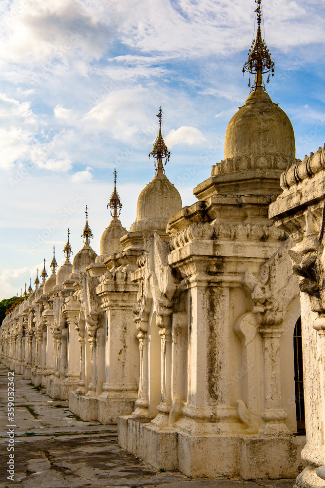 Fototapeta premium It's Kuthodaw Pagoda (Mahalawka Marazein), (Royal Merit), is a Buddhist stupa, in Mandalay, Burma (Myanmar), that contains the world's largest book.