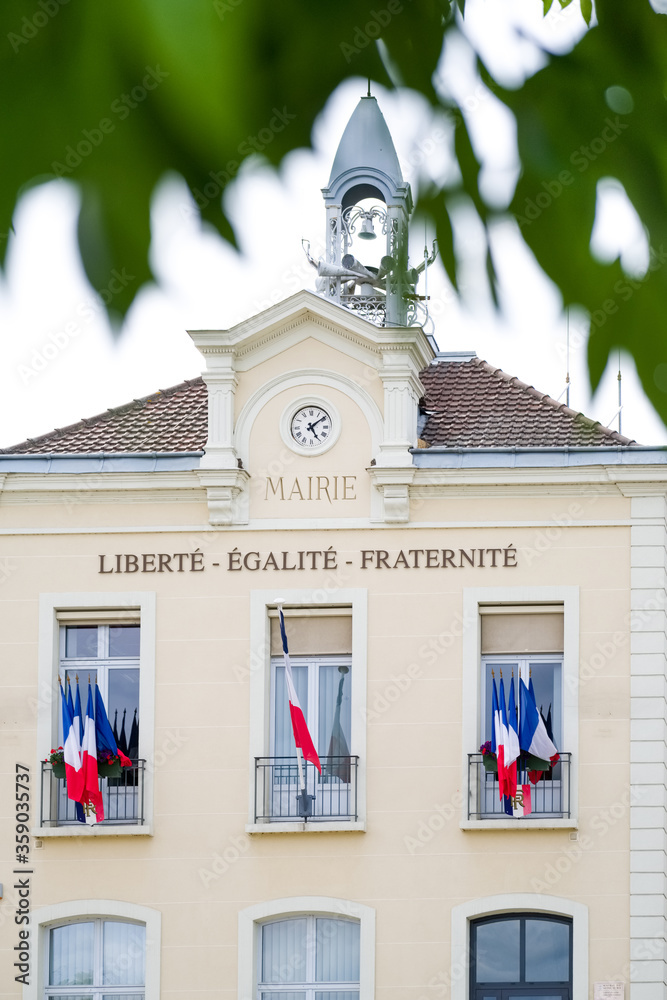 Φωτογραφία mairie maire élection vote voter commune politique représentant batiment france